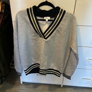 Evereve V neck sweatshirt